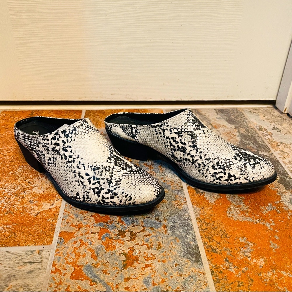 🪱NWOB! Qupid Fabulous Black & White Snake Pattern Mule Slides!